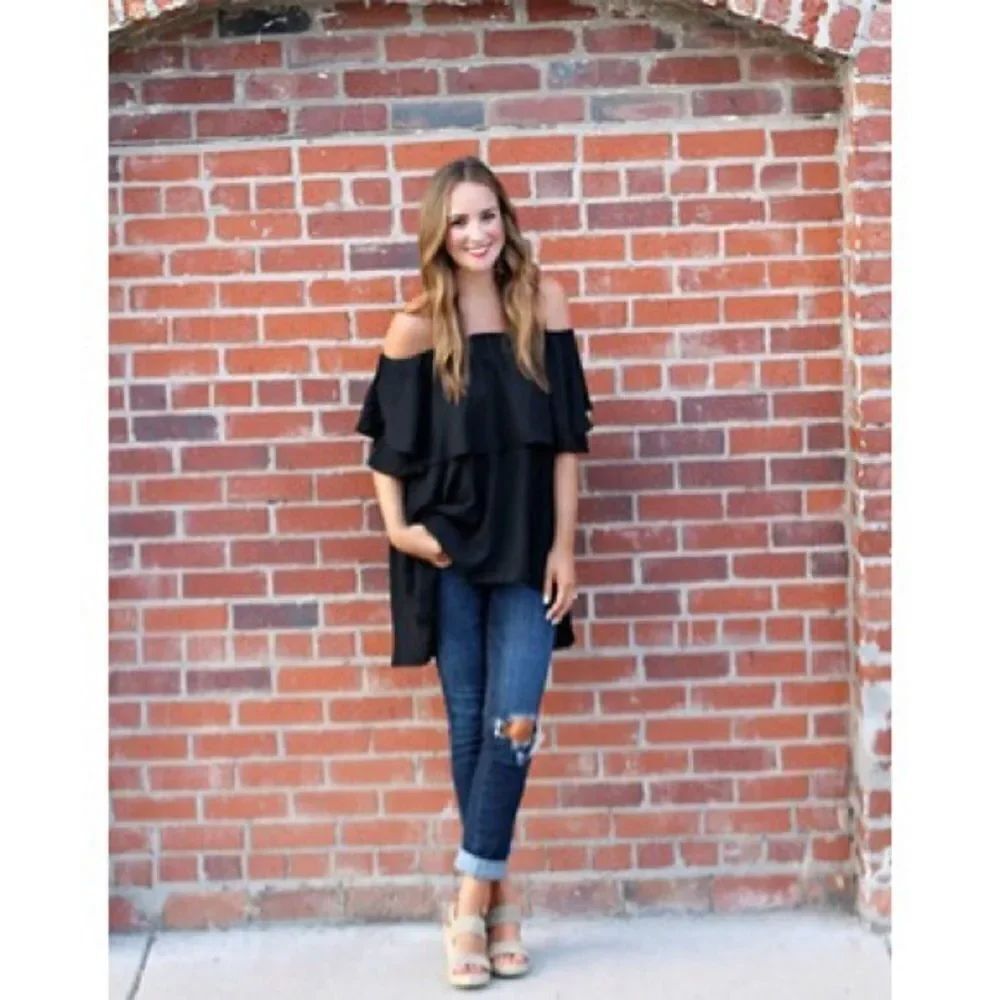 ✨Black Off The Shoulder Dip Hem Blouse✨
